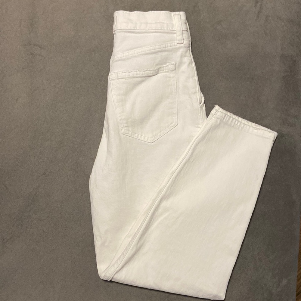 Abercrombie & Fitch white 80’s mom jean that are ultra high rise